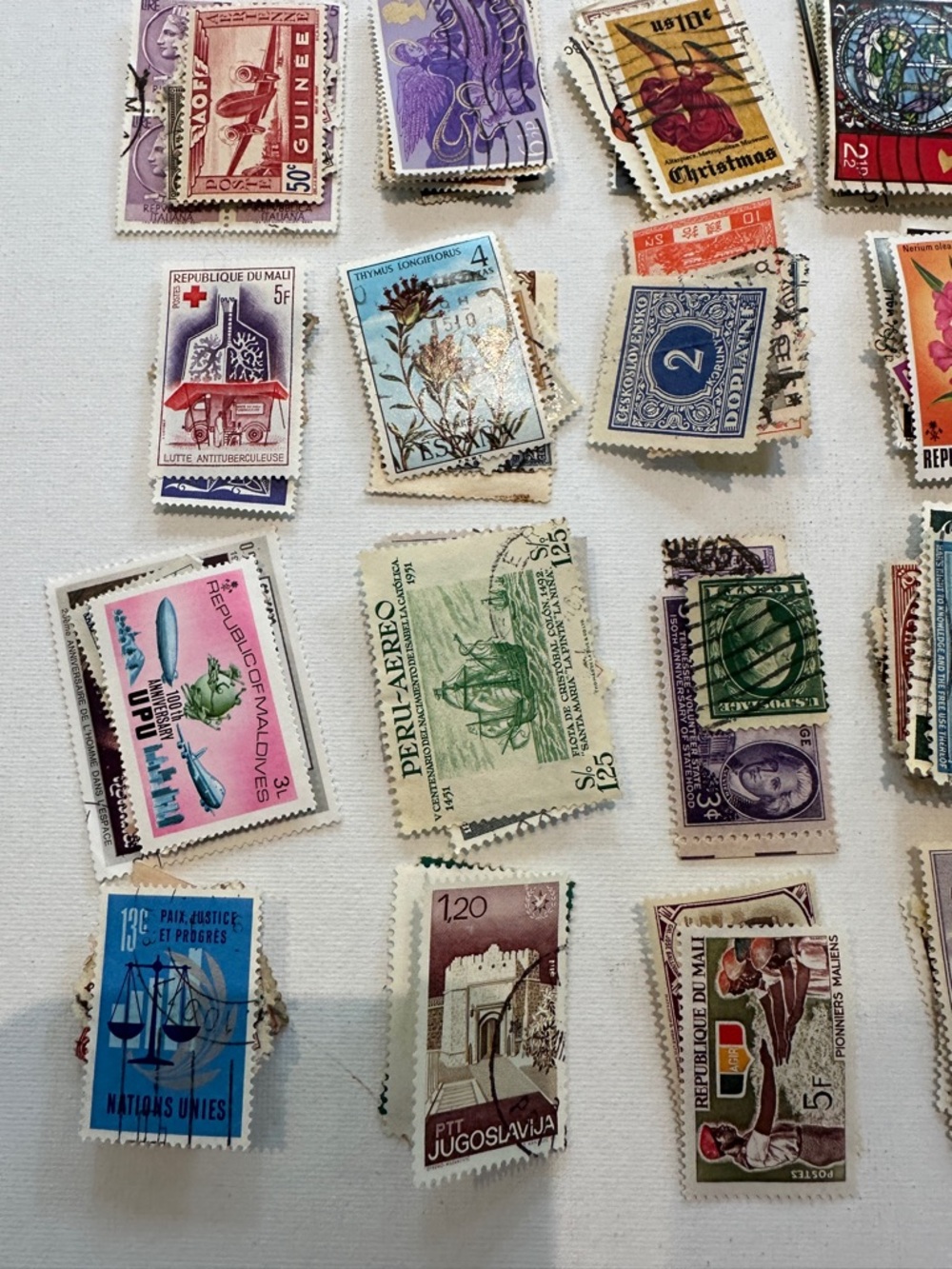 Approximately 750 Vintage International and US Postage Stamps - Weight is 3 0z - Picture 9 of 10